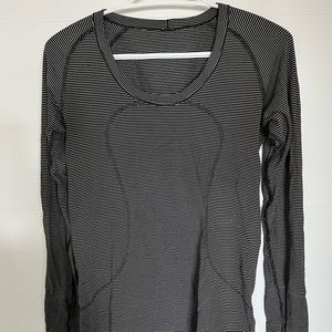 Lululemon swiftly long sleeve. Size 6